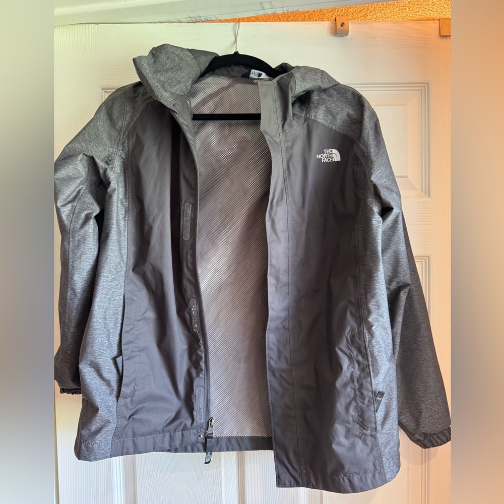 The North Face Boys' Lightweight Jacket in Black and Gray